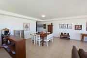 Sala de estar e cozinha do apartamento