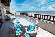 Varanda do apartamento com vista para o mar