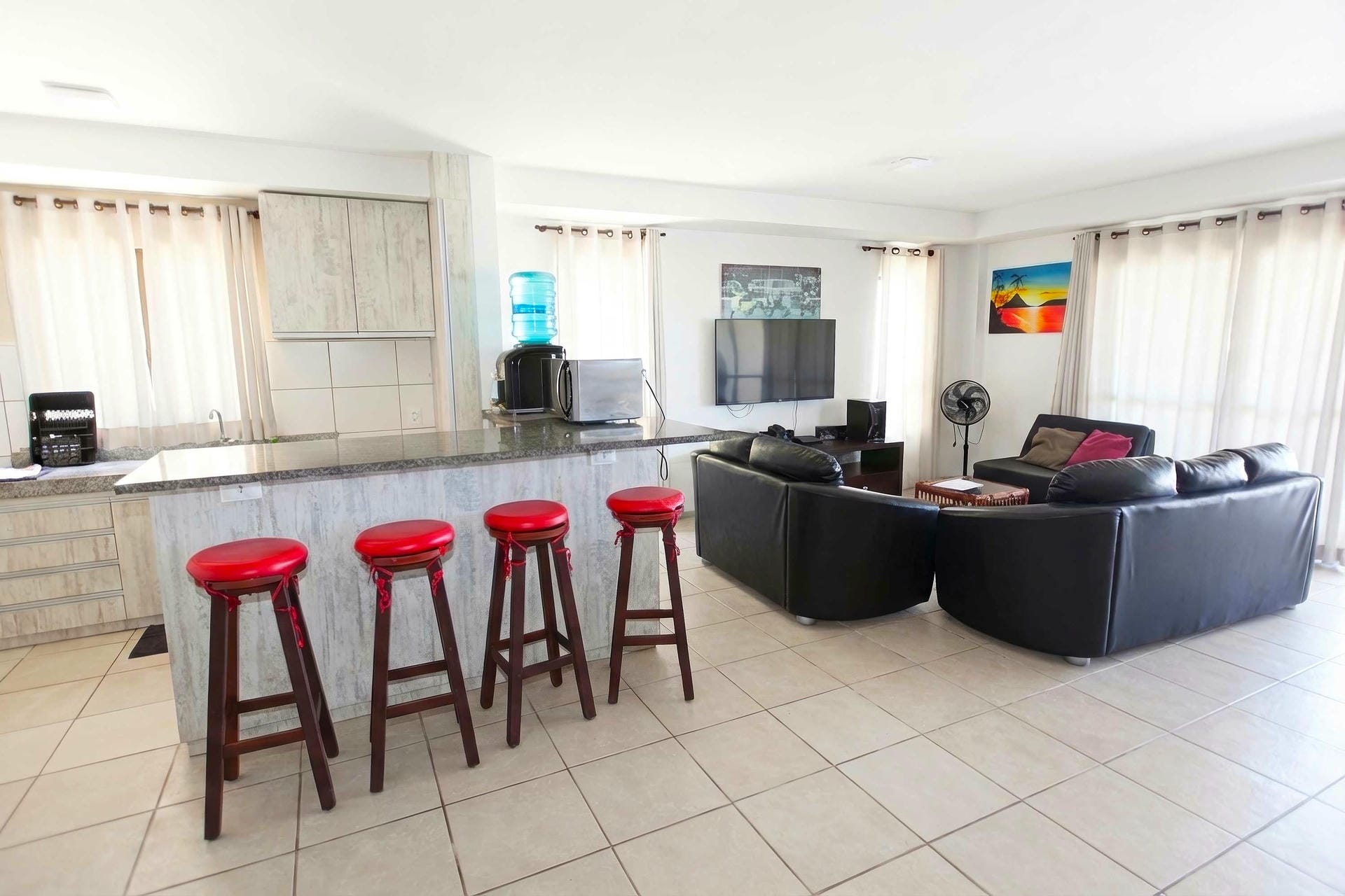 Sala de estar/lounge com vista para o mar
