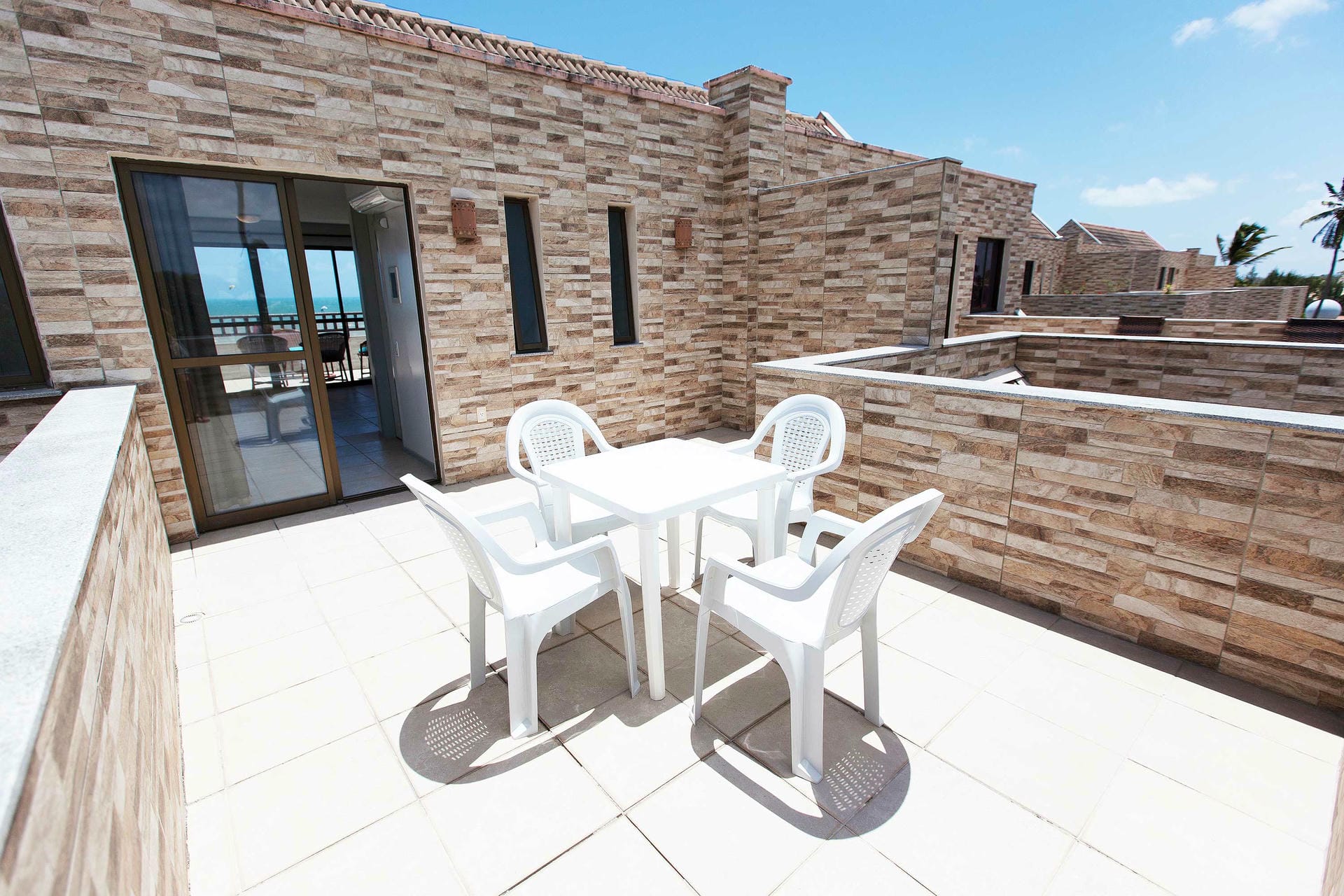 Varanda do apartamento com vista para o mar