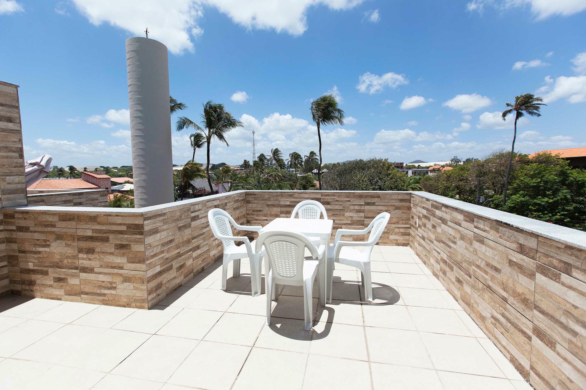 Varanda do apartamento com vista para o mar